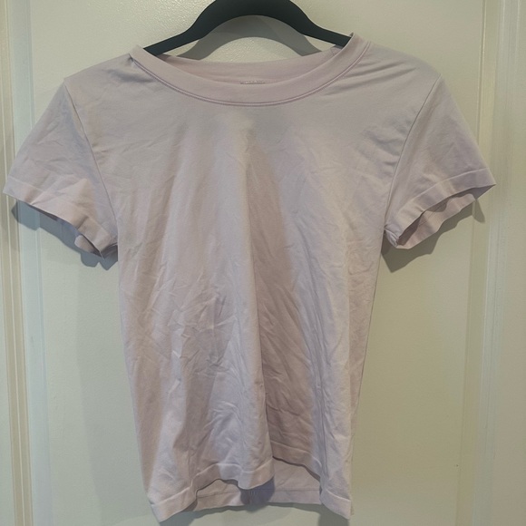 Aritiza “Sunday Best” Seamless T shirt - Picture 1 of 3